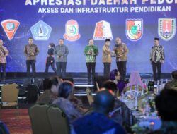 Pemko Pekanbaru Sabet Penghargaan Peduli Akses Pendidikan dan Insfrastruktur